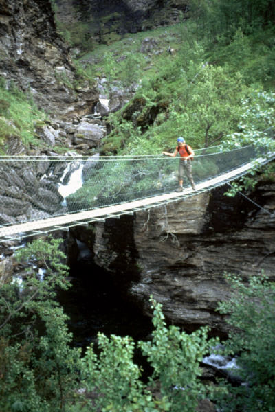 Indian Jones Brücke Norwegen Ruderer