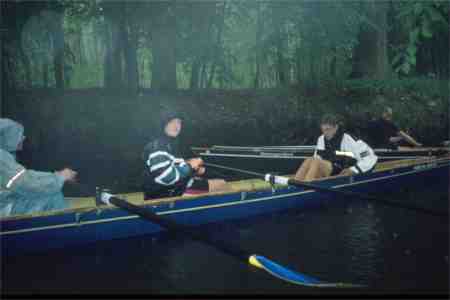 spreewald im regen ruderboot