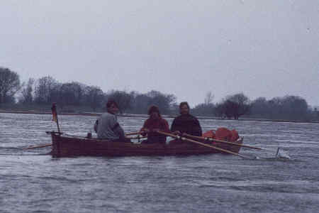 Zweier Ruderboot rudern Oder