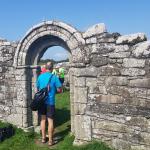Kirchenruine auf einer Insel