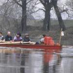 Vierermannschaft rudernd