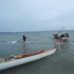 anlanden mit dem ruderboot am ostseestrand