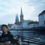 Bobby rudert durch Lübeck