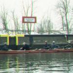 schleuse mit Ruderboot Ostern im Schnee