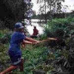 Weg durchs gestrüpp schlagen Ruderer saimaa