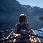 krystina vor Fjordkulisse