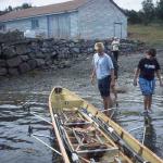 Ruder-Vierer am Ufer des Fjord