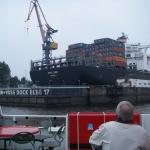 Containerfrachter im Dock 06