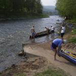 muenden im wasser Ruderboot Wehr