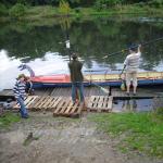 Drachenboot am Steg in Kleinmachnow