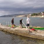 Ruderboot in Maslenica am Steg
