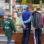 Kinder mit Spielzeug NR07