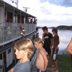 Ruderer bewundern den Kreuzfahrer Sw08