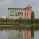 Donau mit Werbung D09