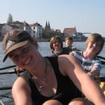 Kinderboot rudert auf der Oder O09