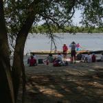 Wanderruderer machen Pause Donau 11