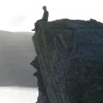 Elina auf der Klippe bei Kirkeporten 2012