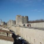 Ruderer auf der Stadtmauer Aigues Mortes 2014