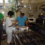 Kochtruppe beim Abendessen kochen Dresdenia 2014