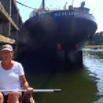 Charlotte vor dem grossen Schiff Blog 2017