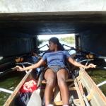 enge und niedrige Durchfahrt mit Ruderboot Blog 2017