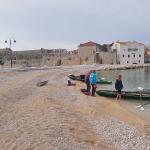 Ruderboote Primosten am Strand Kroatien 2018
