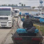 Warten auf die Faehre Donau 2019