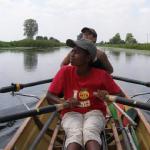 Nirina und Malte im Ruderboot Bromberger Kanal P09