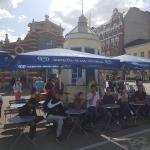 Eis essen vor der Markthalle Helsinki 2019