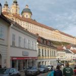 Melk Strassenszene Donau 2021