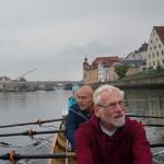 Ruderboot vor der Steinernen Brücke Regensburg Donau 2021