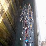 Ruderboote in der Sportbootschleuse Donau 2021