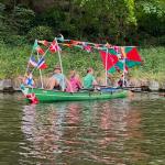 Flaggen Ruderboot auf dem Teltowkanal 2022