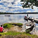 Ruderboot an einer Wildnishütte Inari 2022
