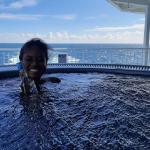 Nirina im Hotpot auf der Island Fähre 2022