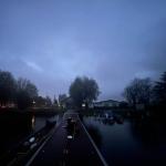 Ruderboote starten vor Sonnenaufgang in Werder November 2022