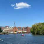 Ruderboote am Spreeufer Berliner Innenstadt 2023