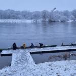 Ruderboote im Schnee Aken Elbe 2023