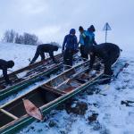 Ruderboote vom Schnee befreien Elbe 2023