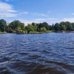 Ruderboote vor Gentno Gard 2023