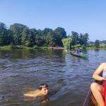 Stadtparkteich Ruderer im Wasser Herbst 2023