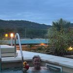 Ruder Influencer im Pool