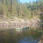 Ruderboot in felsiger Bucht