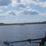 Ruderboot vor der Landebahn Flughafen Kuopio