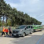 Ruderboote auf dem Anhänger am Ziel in Jesolo