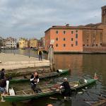 Ruderboote auf der Sliprampe im Fischereihafen von Chioggia