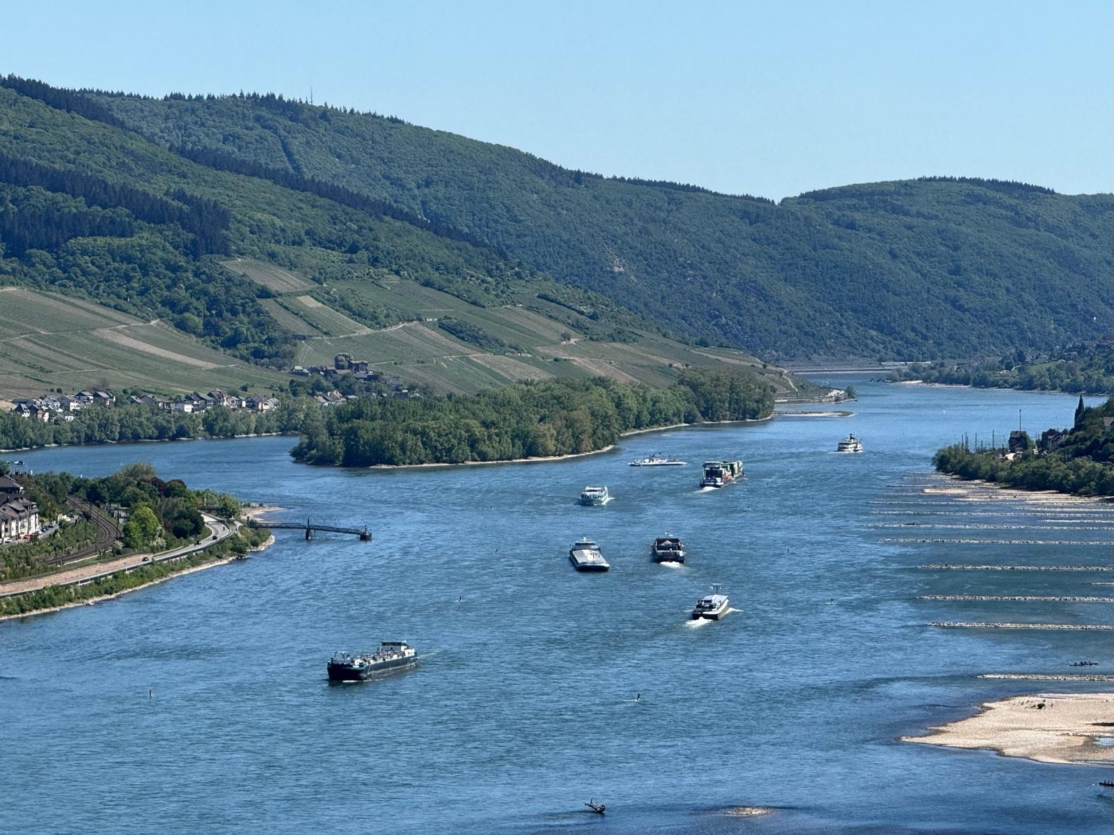 Schiffsdichte auf dem Rhein